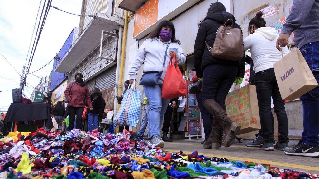 7 DE JUNIO 2020 SAN ANTONIOPersonas realizan compras de abarrotes luego que el Ministerio de Salud decretara cuarentena para el día Martes 09 de Junio en la comuna de San Antonio en el marco de prevención contra la pandemia de COVID-19
FOTO:CHRISTIAN PAVEZ CISTERNA/AGENCIAUNO