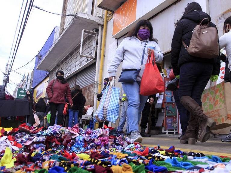 7 DE JUNIO 2020 SAN ANTONIOPersonas realizan compras de abarrotes luego que el Ministerio de Salud decretara cuarentena para el día Martes 09 de Junio en la comuna de San Antonio en el marco de prevención contra la pandemia de COVID-19
FOTO:CHRISTIAN PAVEZ CISTERNA/AGENCIAUNO