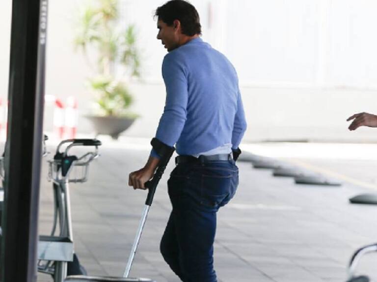 Rafael Nadal reapareció en muletas tras lograr su título 14 en Roland Garros