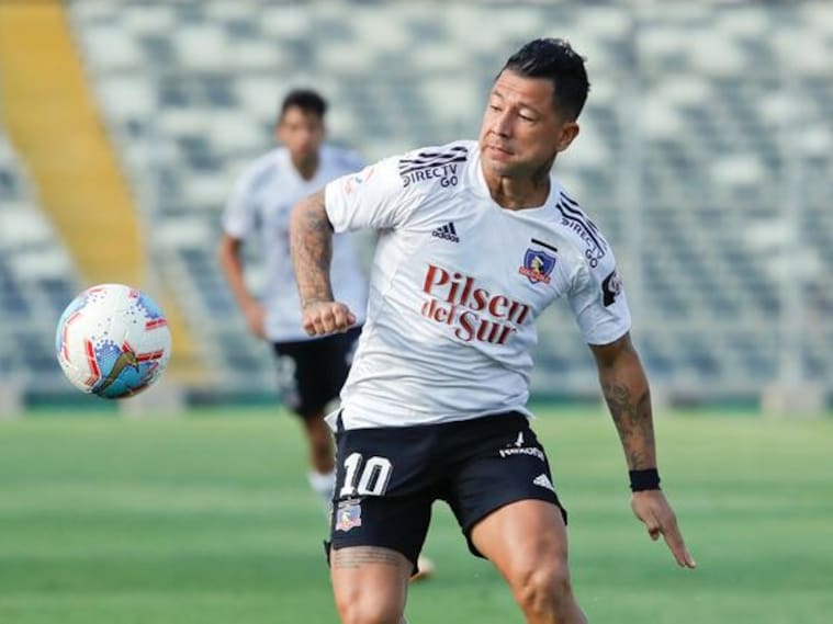 Leonardo Valencia aguarda el ok de Gustavo Quinteros para irse a Santiago Wanderers
