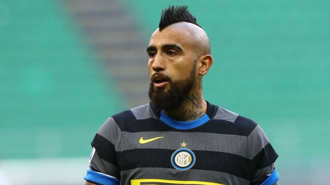 MILAN, ITALY - FEBRUARY 28: Arturo Vidal of FC Internazionale looks on during the Serie A match between FC Internazionale and Genoa CFC at Stadio Giuseppe Meazza on February 28, 2021 in Milan, Italy. (Photo by Marco Luzzani/Getty Images)