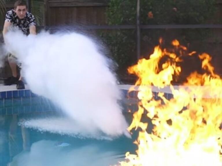 Lo que ocurre al apagar con nitrógeno líquido una piscina en llamas