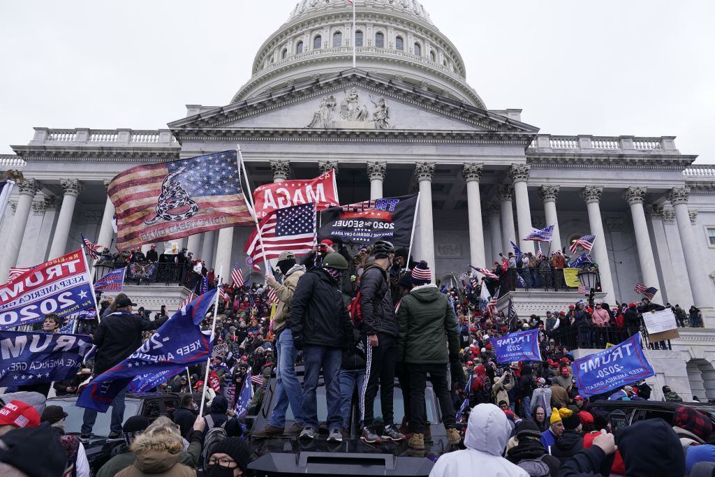 Seguidores de Trump asaltan la sede del congreso
