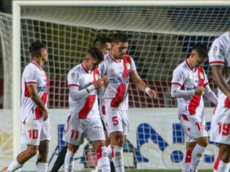 Agustín Nadruz lanza fuerte autocrítica tras descender con Curicó: «Hay que hacernos responsables; somos el peor equipo del torneo»