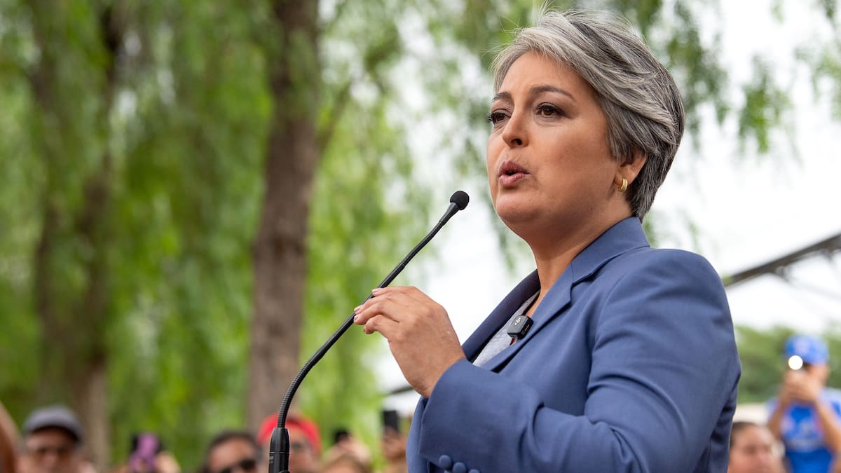 “Lo que hicieron es impresentable”: Jara arremete contra Kast y pide transparentar vínculo con el “Rey de los trolls”