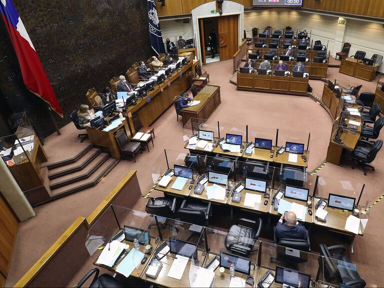 Constituyente del PC: "Los 2/3 han sido utilizados para postergar derechos, anular soberanía y conservar privilegios"