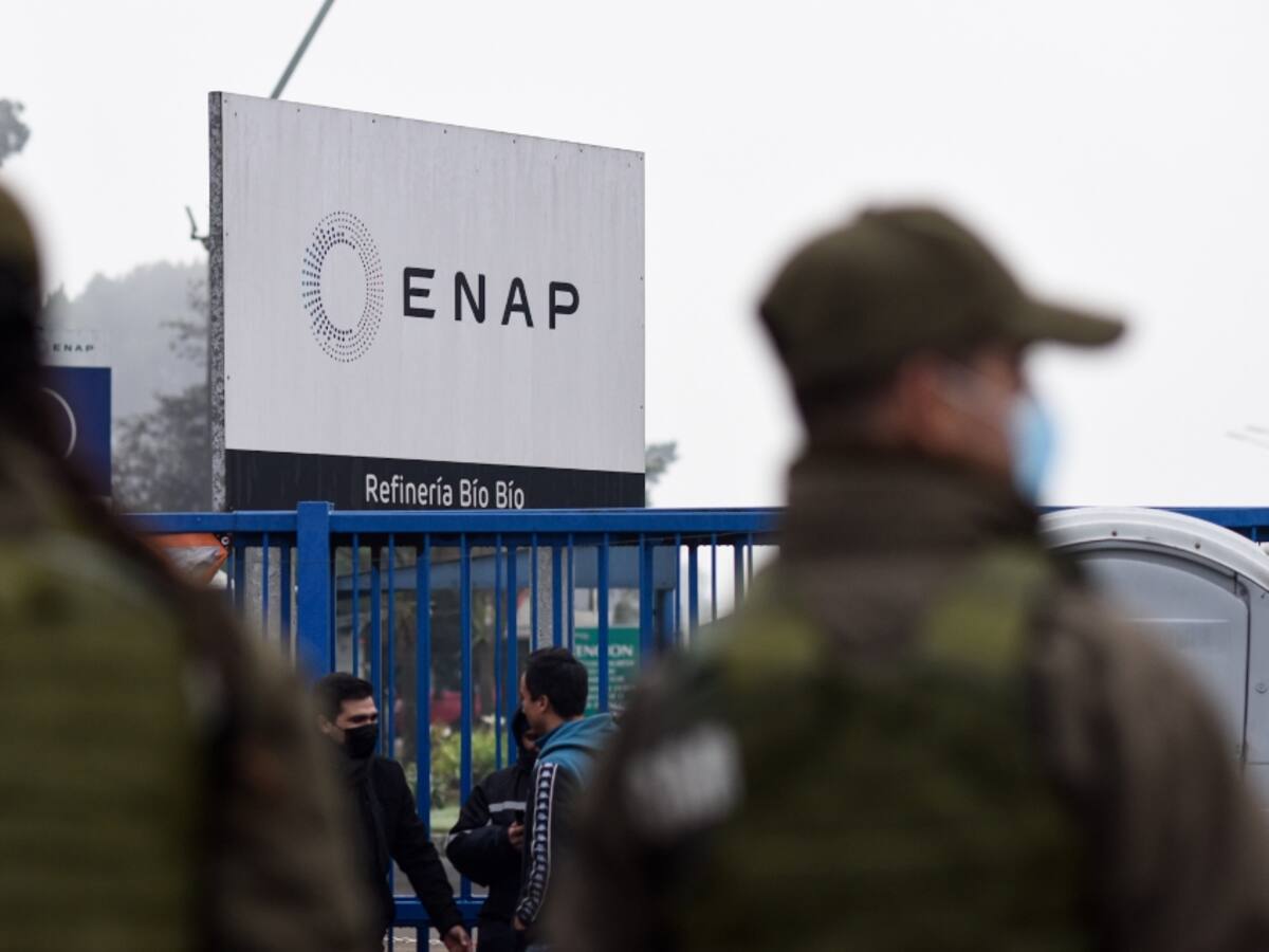 Buses que trasladaban a trabajadores de ENAP en Hualpén fueron apedreados
