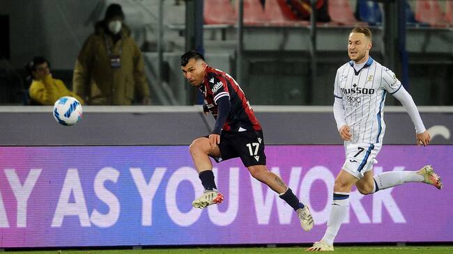 Gary Medel fue titular en derrota del Bologna ante el Atalanta