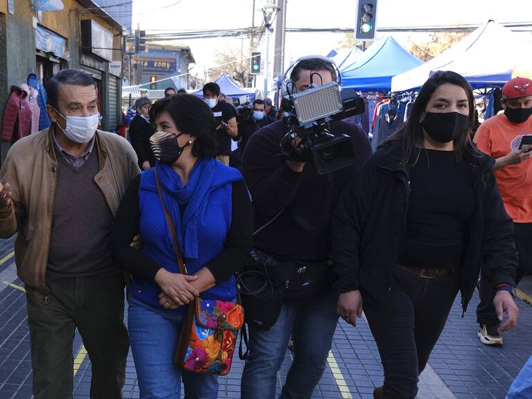 Provoste hizo sus descargos tras ser increpada en feria de Puente Alto