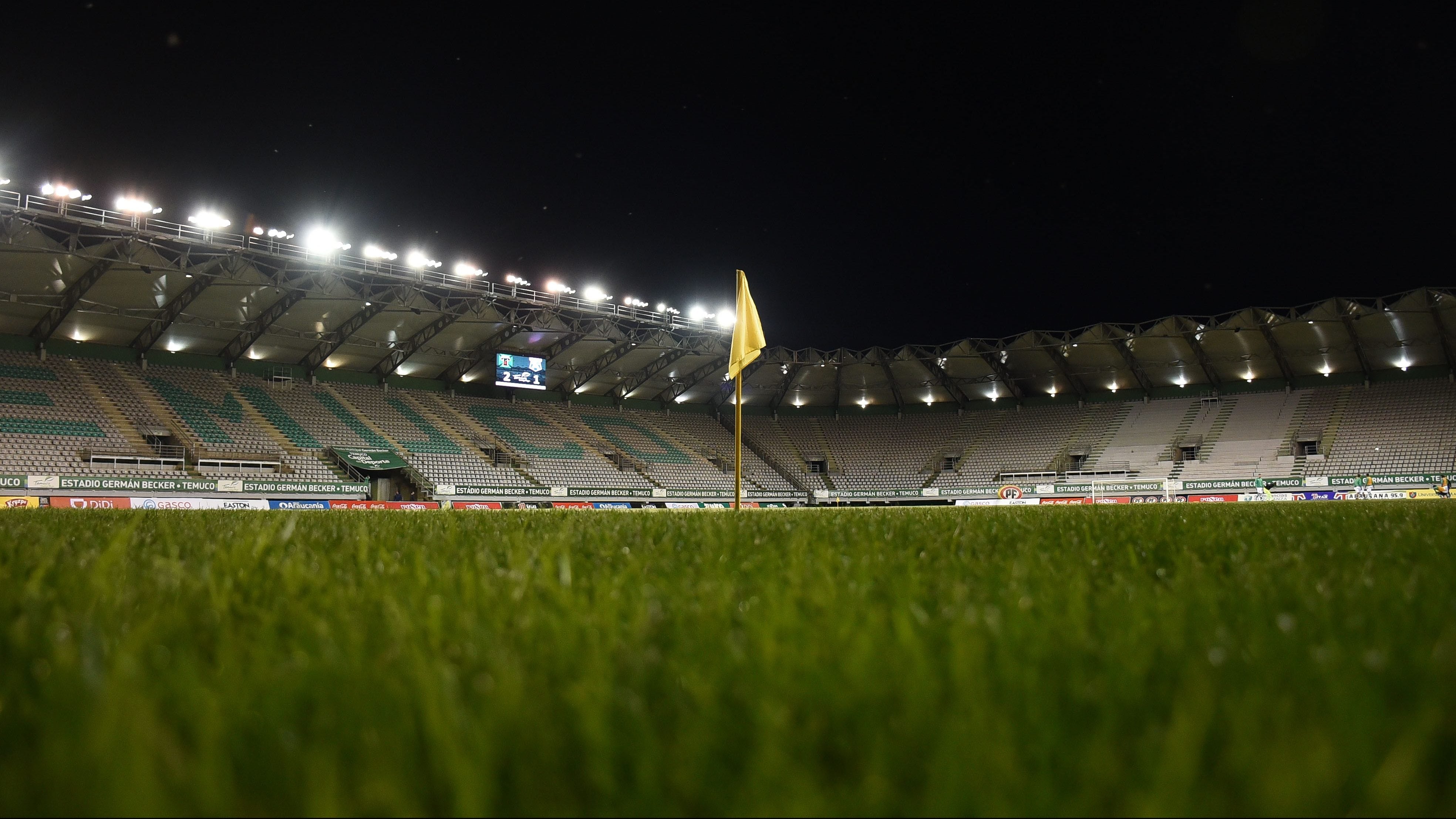 16 DE MARZO DE 2020/TEMUCOVista del estadio sin publico, durante el partido valido por la fecha 4 del Campeonato Nacional de Primera B 2020, entre Temuco y San Marcos de Arica, disputado en el Estadio German Becker de Temuco, región de La Araucanía.
FOTO: MARCOS MALDONADO/AGENCIAUNO