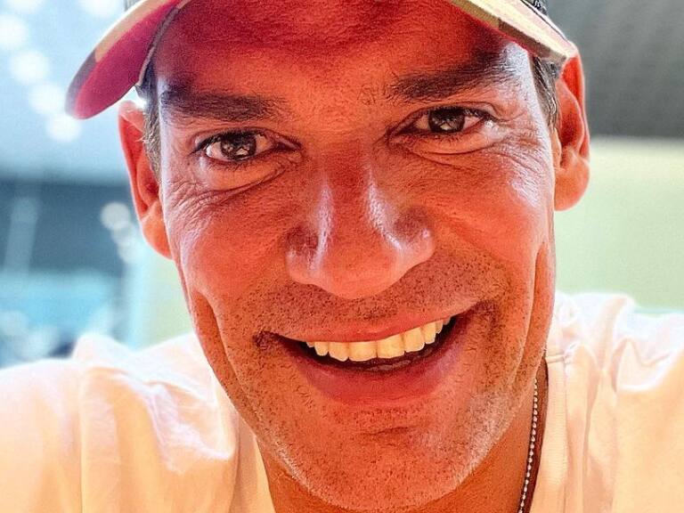 Cristian de la Fuente responde a críticas en redes sociales: «¿Cuánta gente trabaja en este gobierno gratis, solo por amor a su país?»