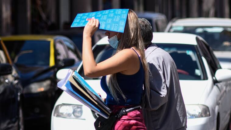 Calor en seis regiones y Santiago.
