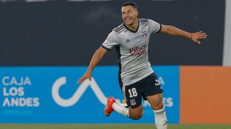 4 de Julio del 2021/SANTIAGOIvan Morales(c) anota y celebra su primer gol y el 1 a 0 de Colo Colo ,durante el partido valido por los octavos de Final vuelta de la Copa Chile 2021, entre Colo Colo vs Deportes La Serena, disputado en el Estadio Monumental.
FOTO:FRANCISCO LONGA/AGENCIAUNO
