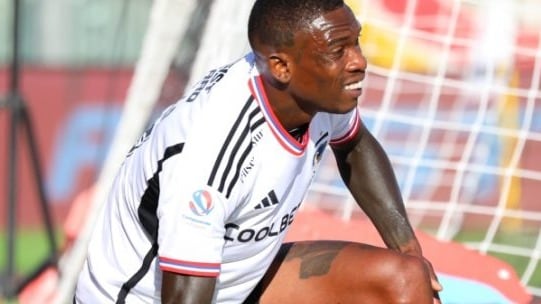 Fabián Castillo lamenta la falta de gol en Colo Colo: "Es difícil de explicar, en la semana siempre trabajamos la definición"