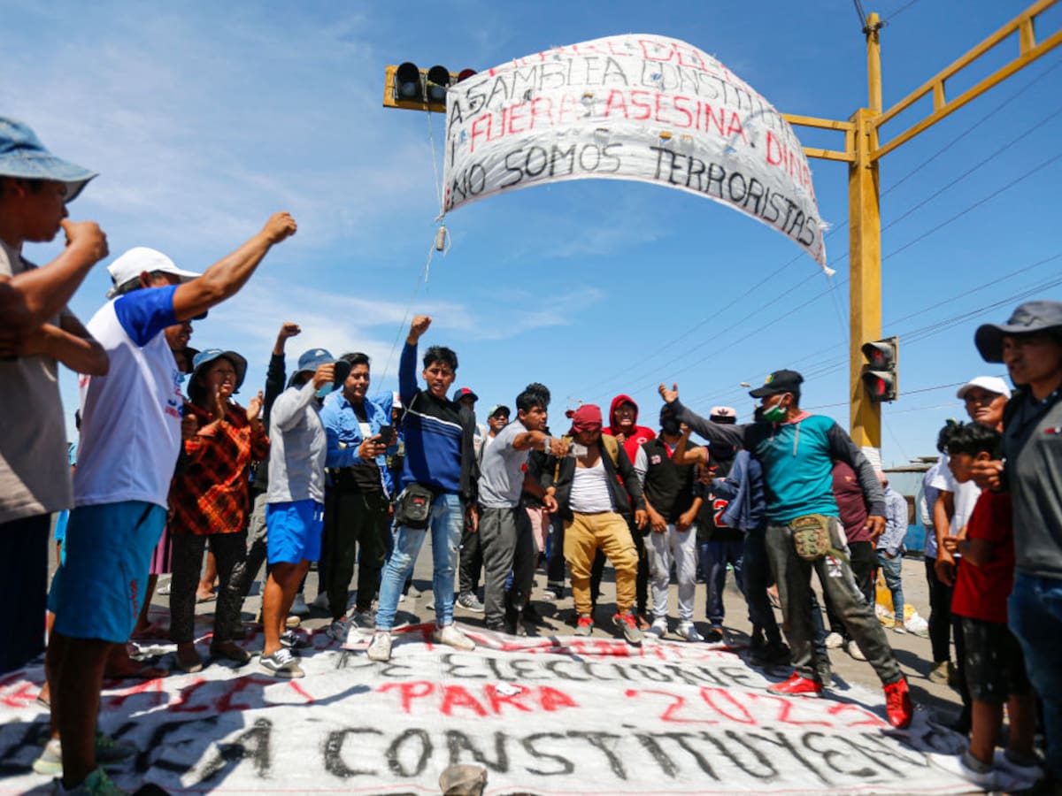Perú con protestas, represión e investigación a Dina Boluarte