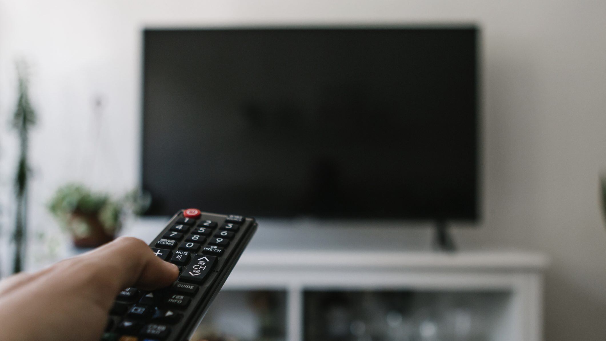 Profesor japonés creó pantalla de TV que imita sabores y se puede lamer