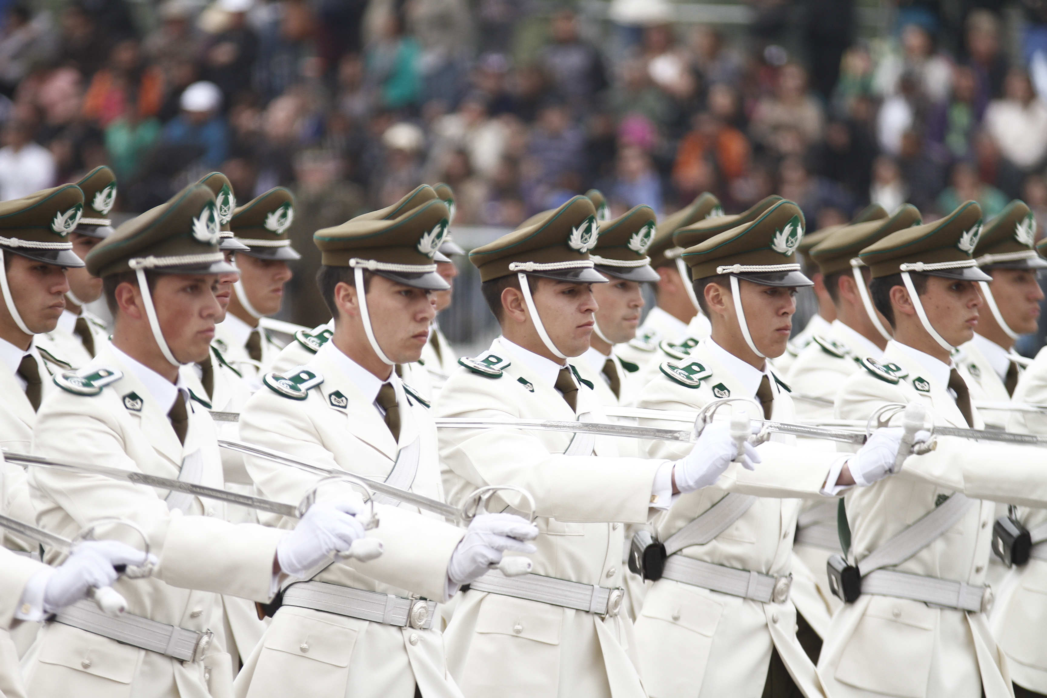 19 de Septiembre 2012/ SANTIAGO
La Banda de Guerra de la Escuela de Carabineros, junto con Cadetes de dicha institución, realizan su presentación durante el desfile de la Gran Parada Militar Año 2012
FOTO: HANS SCOTT/AGENCIAUNO