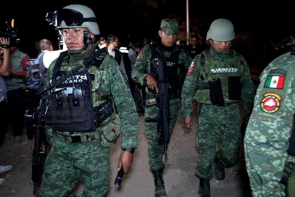 Fuerzas de seguridad de México resguardan zona del ataque en Jalisco