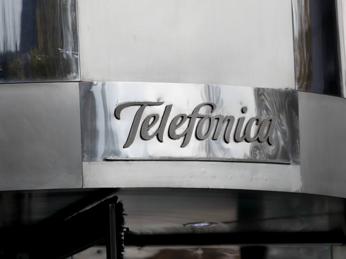 Millicom (Tigo) y NJJ completan compra de Telefónica Chile: giro histórico en el mercado de telecomunicaciones
