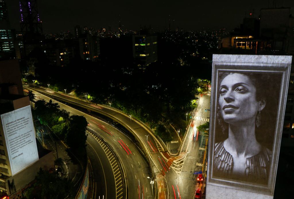 Imagen de Marielle Franco es proyectada en un edificio en Brasil