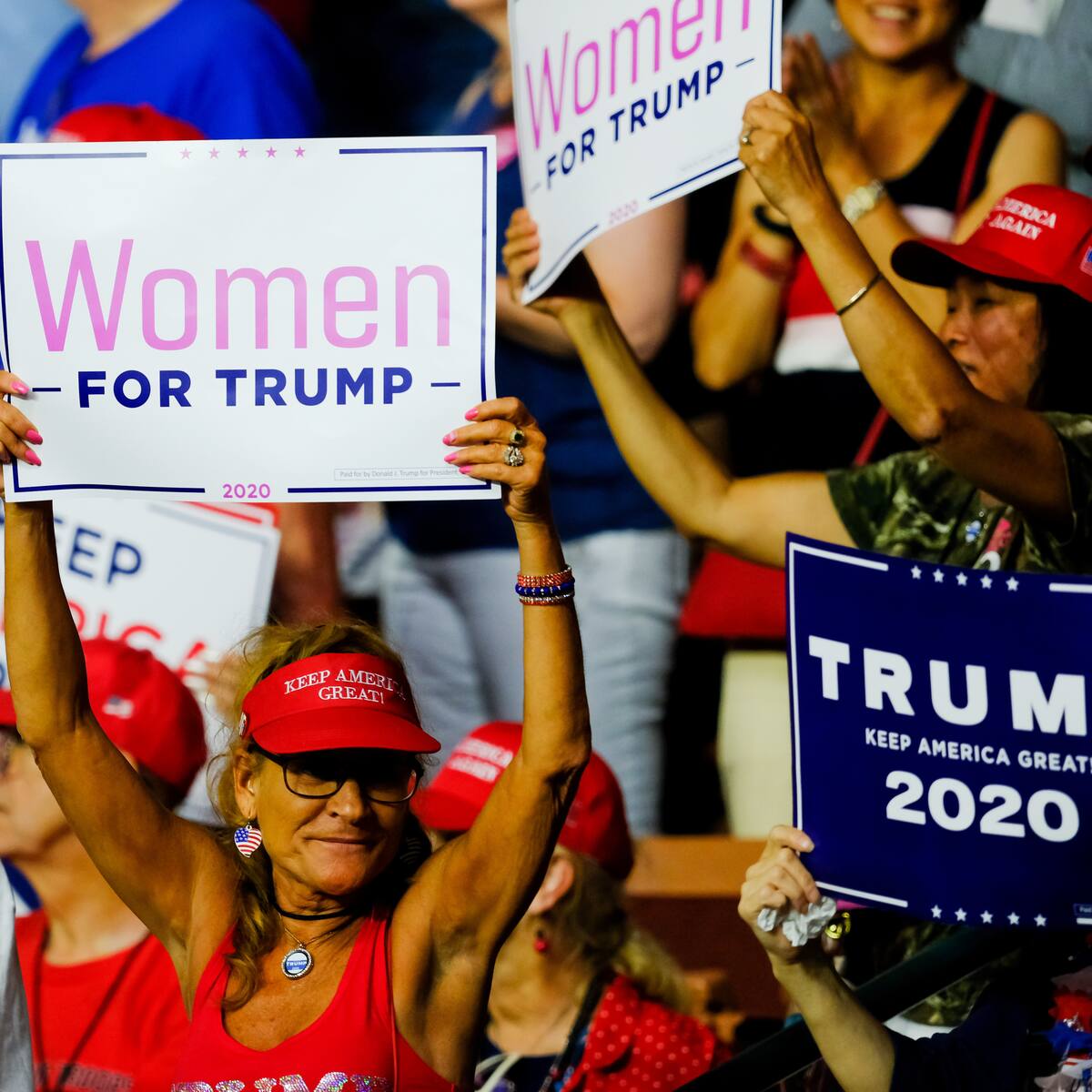 “El esposo representa a la familia”: mujeres ultraconservadoras de EE. UU. plantean eliminar el voto femenino en cumbre MAGA