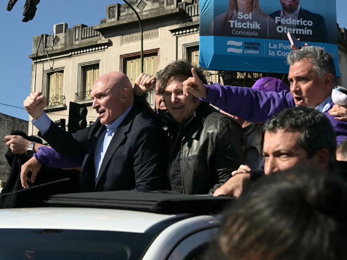 Tensión en Argentina: atacan a piedrazos a comitiva de Javier Milei en provincia de Buenos Aires