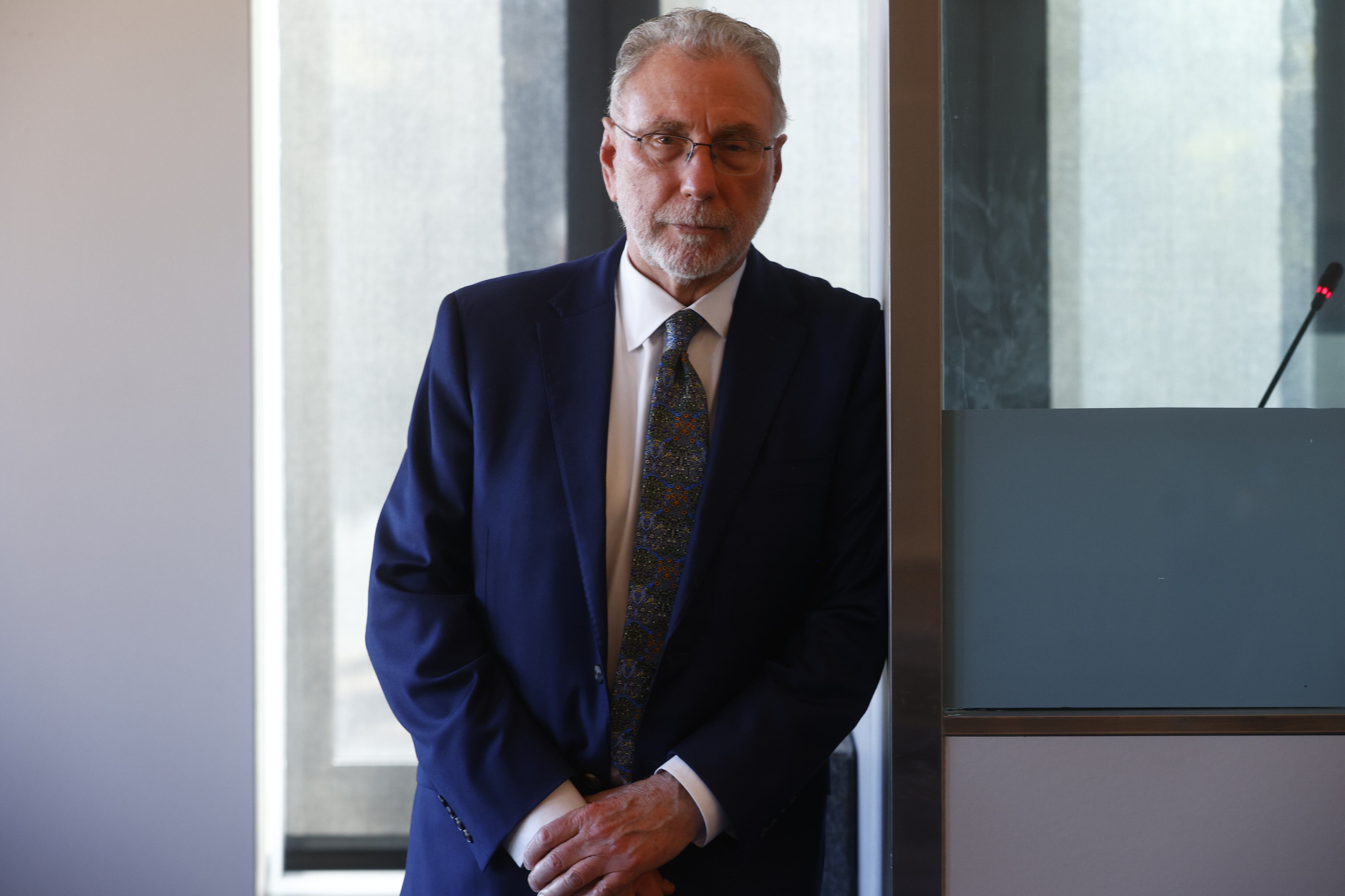 GRAFCAT4881 BARCELONA 22/11/2025.- El periodista norteamericano Martin Baron, director del Boston Globe hasta 2012 y The Washington Post hasta 2021, cree que Donald Trump se está convirtiendo en "un autoritario en ciernes", y el magnatario querría ver a los periodistas como "taquígrafos o propagandistas", según ha dicho en una entrevista con EFE. EFE/ Quique Garcia