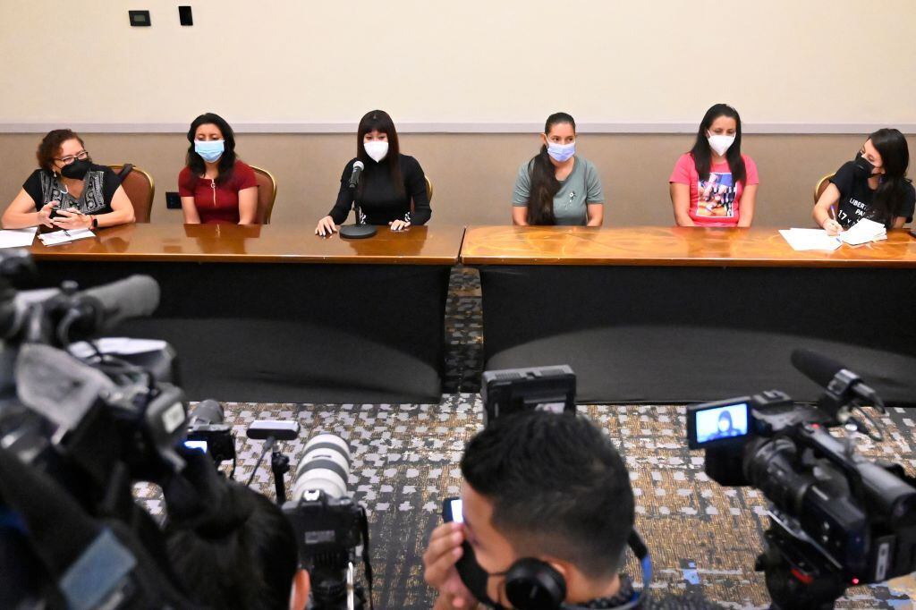 Cuatro liberadas y feministas piden la excarcelación de ocho mujeres en El Salvador