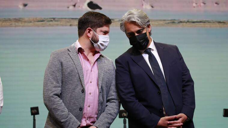 15 de octubre de 2021/SANTIAGOLos Candidatos Gabriel Boric y Marco Marco Enríquez-Ominami participan en el debate presidencial de la Asociación de Radiodifusores de Chile (Archi), en casa Piedra.
FOTO: KARIN POZO/AGENCIAUNO
