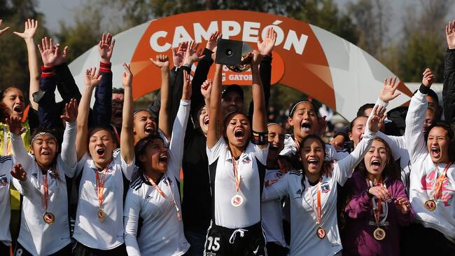 Colo Colo golea a la U y levanta el título del Fútbol Formativo Femenino