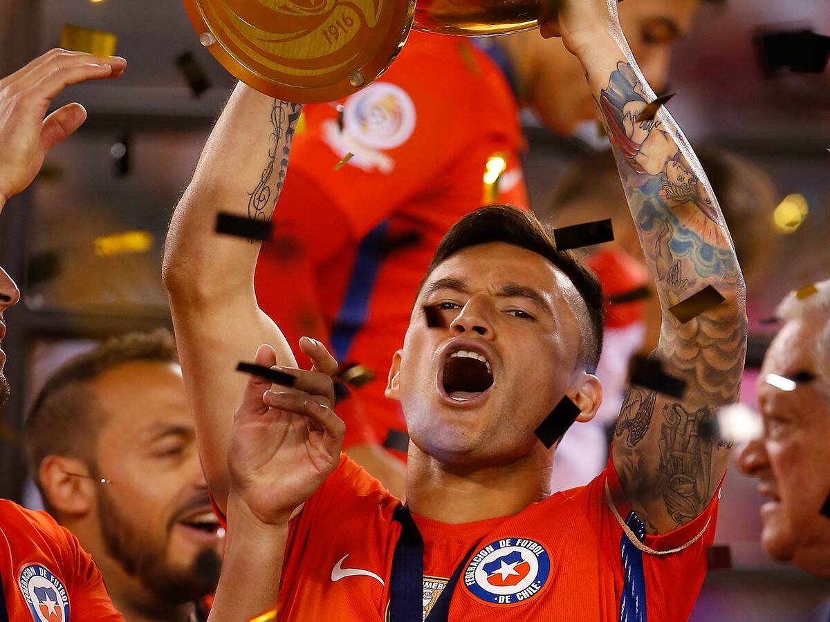 “Solo un Príncipe puede hacerlo”: FIFA saluda a Charles Aránguiz en su cumpleaños recordando uno de sus goles más importantes