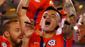 En Brasil explican por qué Charles Aránguiz está lejos de regresar a Universidad de Chile