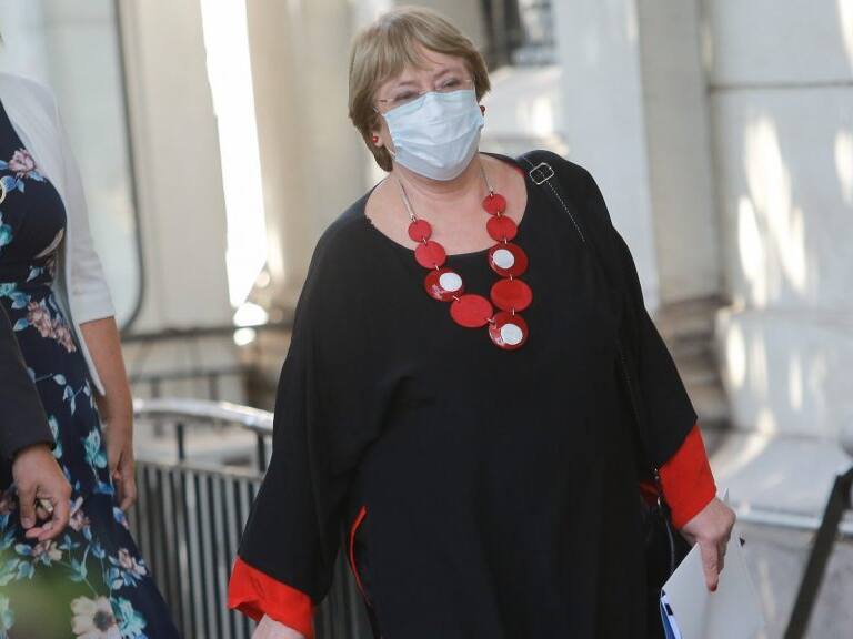 23 de diciembre de 2021/SANTIAGOLa Alta Comisionada de la ONU,Michelle Bachelet, llega al ex Congreso para exponer ante la Comisión de Sistema Político de la Convención Constitucional.
FOTO: DIEGO MARTIN /AGENCIAUNO