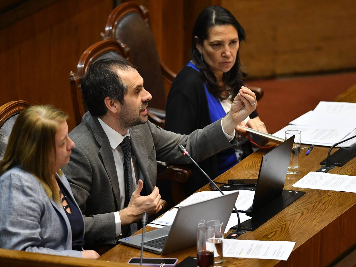 La estrategia de Hacienda ante el “amarre” de funcionarios: Convoca a la oposición para suavizar el debate antes del ingreso de la ley