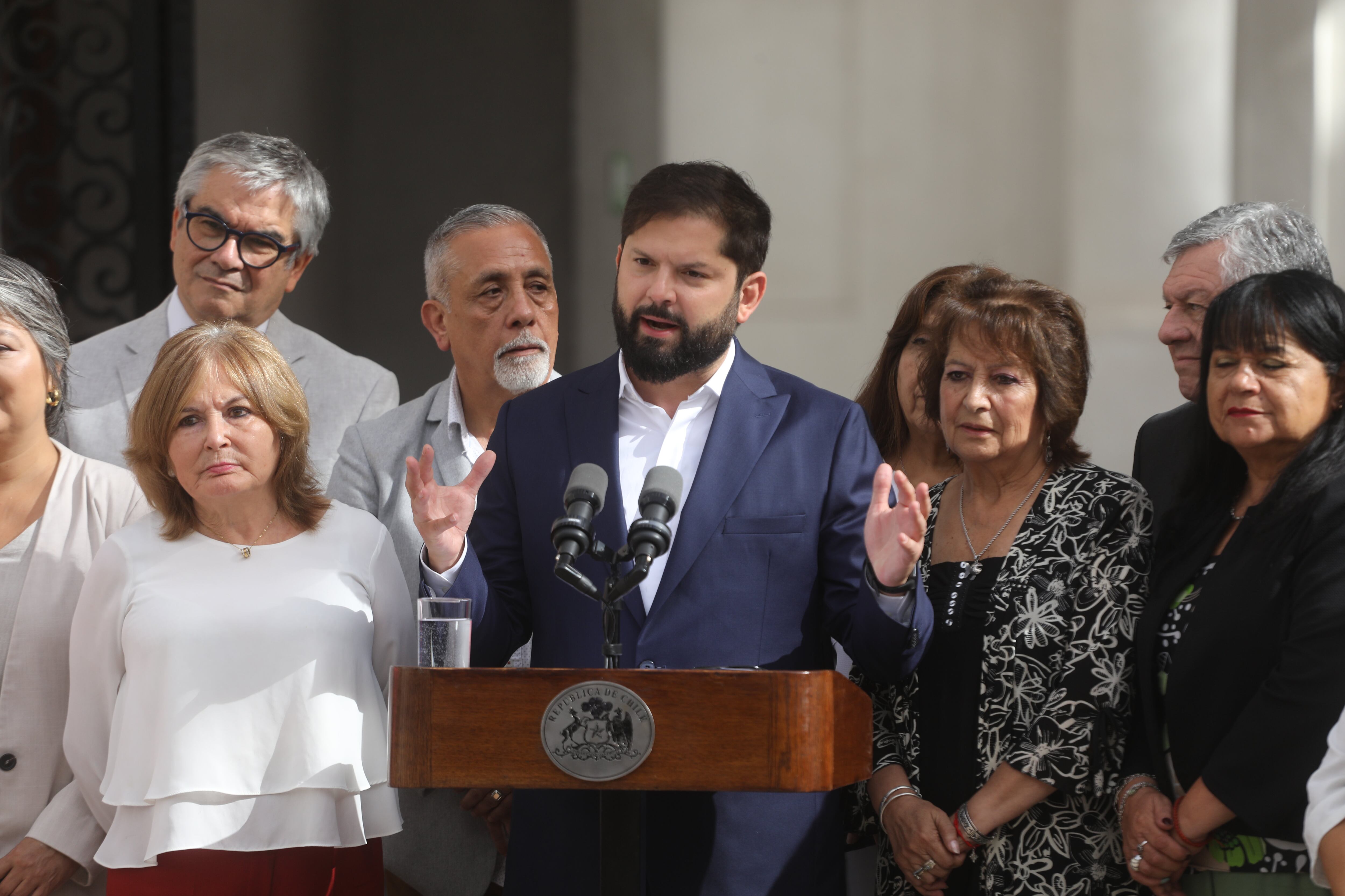 30 de enero de 2025/SANTIAGOel Presidente de la República, Gabriel Boric Font, junto a la ministra del Trabajo y Previsión Social, Jeannette Jara, el ministro de Hacienda, Mario Marcel, y el subsecretario de Previsión Social, Claudio Reyes, sostienen un desayuno con pensionadas y pensionados.
FOTO: SEBASTIAN BELTRAN GAETE / AGENCIUNO