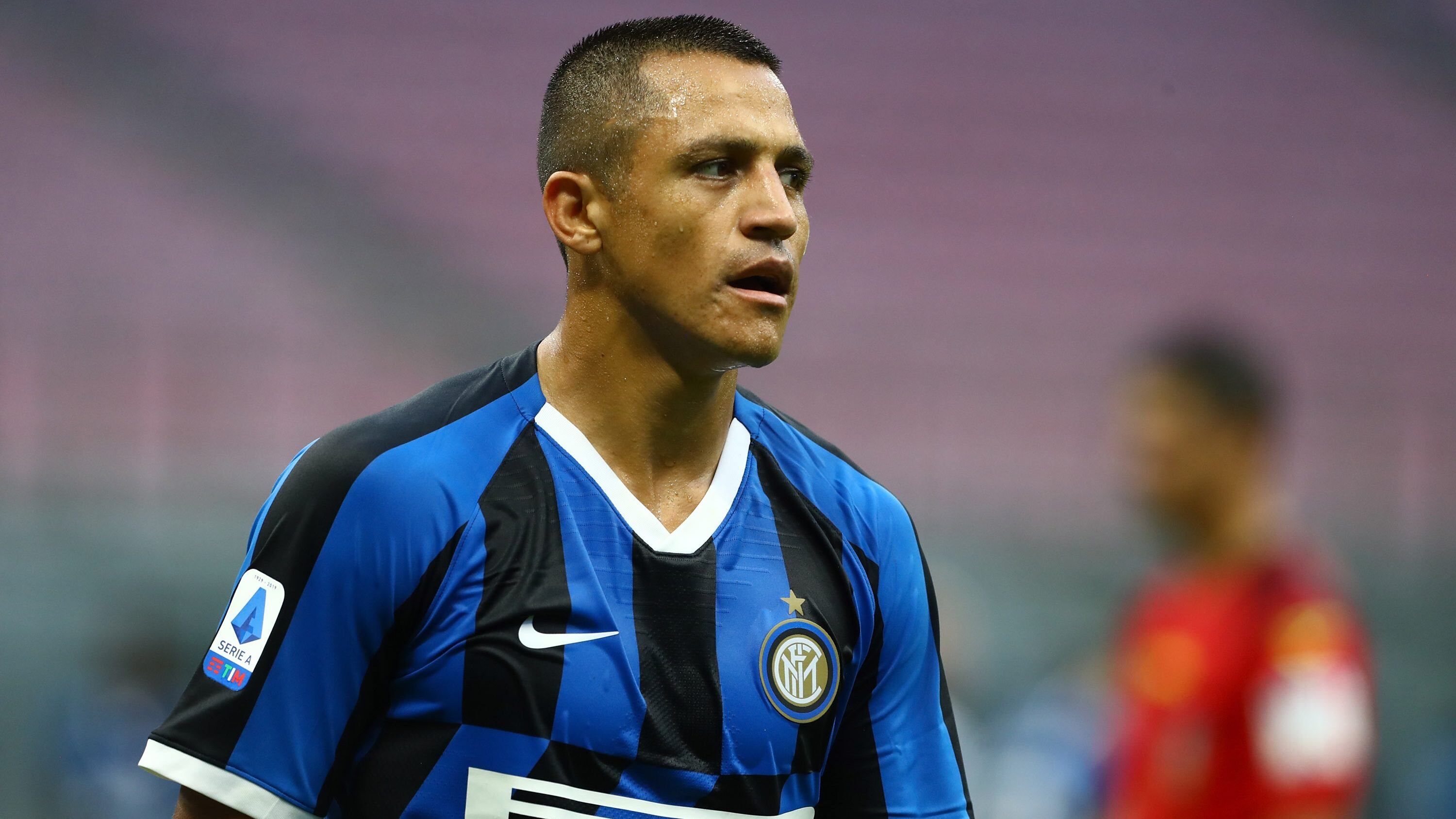 MILAN, ITALY - JULY 01: Alexis Sanchez of FC Internazionale looks on during the Serie A match between FC Internazionale and Brescia Calcio at Stadio Giuseppe Meazza on July 1, 2020 in Milan, Italy. (Photo by Marco Luzzani/Getty Images)