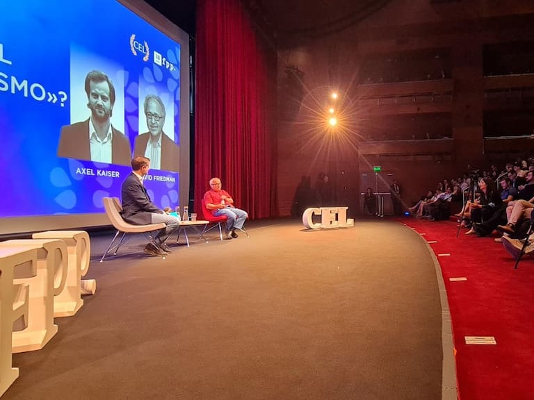 Hijo de Milton Friedman en Chile: «Espero volver y que me digan que es un lugar donde el socialismo ya murió»