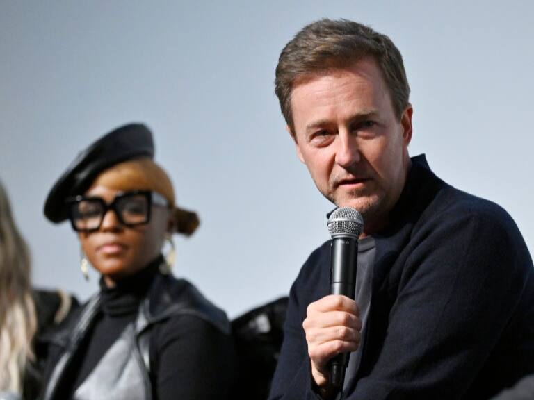 Edward Norton descubre en un programa de TV que Pocahontas fue una de sus bisabuelas