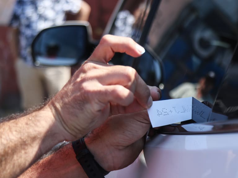 Por qué el reglamento del grabado de patentes fue retirado de Contraloría (y qué pasaría con los conductores que ya hicieron el tallado)