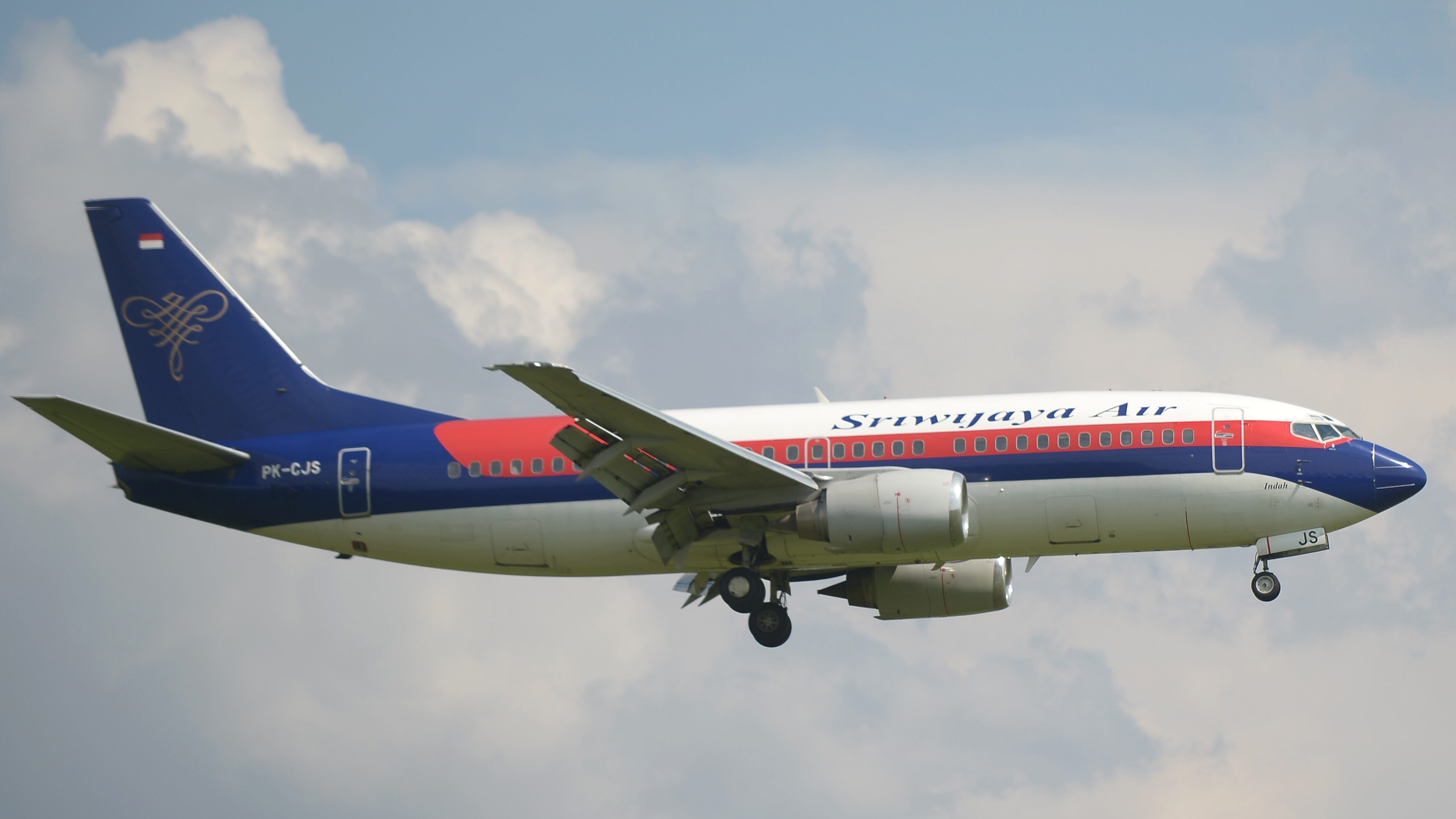 This picture taken in Tangerang on March 18, 2013 shows an Indonesian Sriwijaya air plane preparing for landing over the Sukarno-Hatta airport in Tangerang. Sriwijaya Air is one of the Indonesian domestic airlines established in 2003 and operates to more than 41 destinations from its hub at Sukarno-Hatta airport. AFP PHOTO / ADEK BERRY        (Photo credit should read ADEK BERRY/AFP via Getty Images)