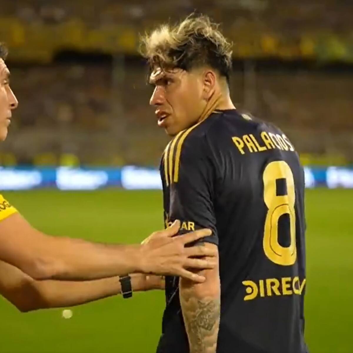 Puso mala cara: Carlos Palacios fue sustituido en empate de Boca y generó polémica por sus gestos al salir
