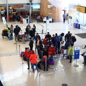 Turista británico muere en vuelo a Punta Arenas: PDI descarta intervención de terceros