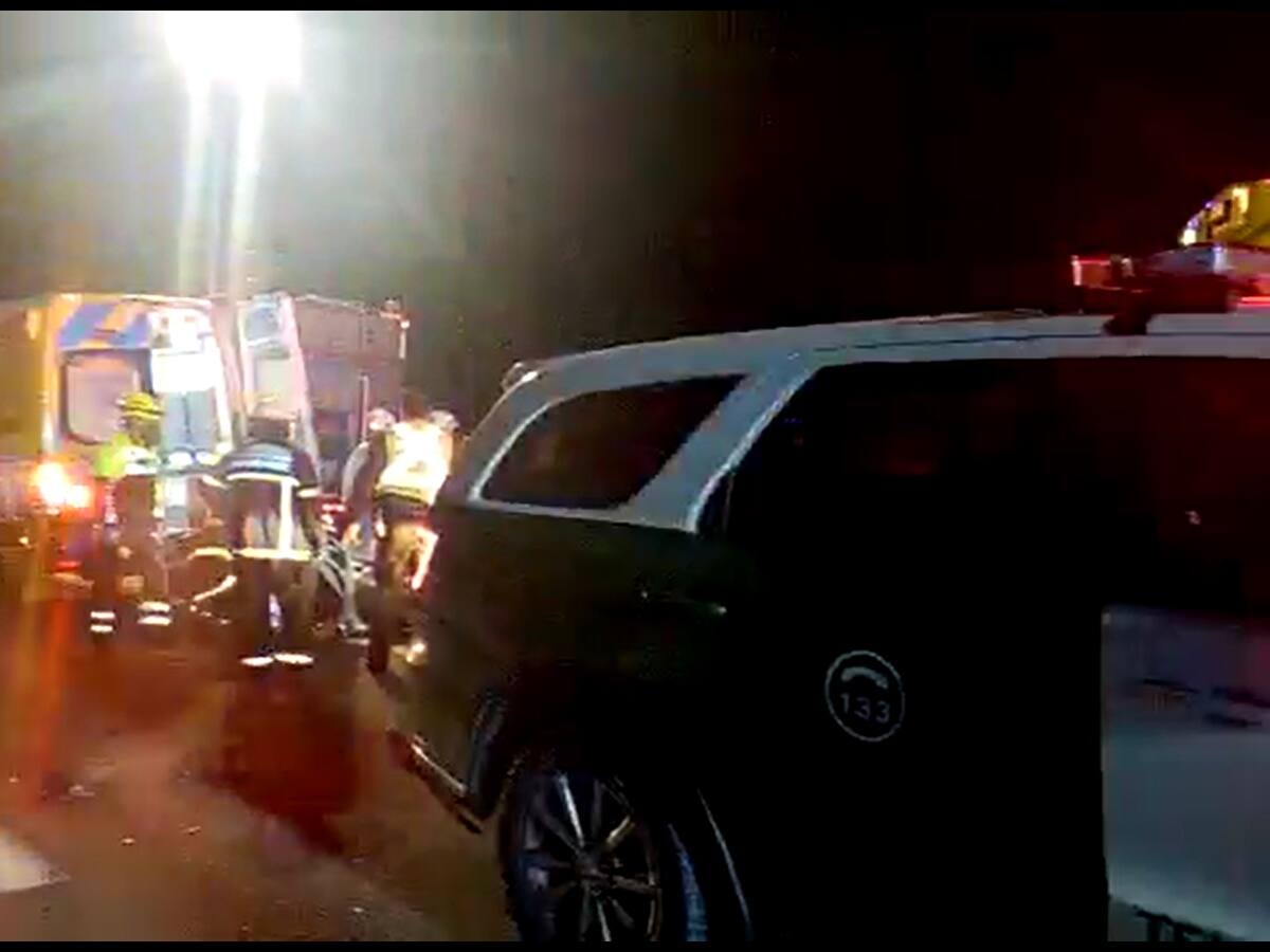 Accidente en Mejillones: volcamiento de furgón dejó una persona fallecida y 14 heridos