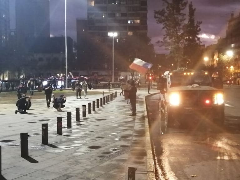 Se registran nuevos incidentes en Plaza Baquedano en el contexto de cuarentena
