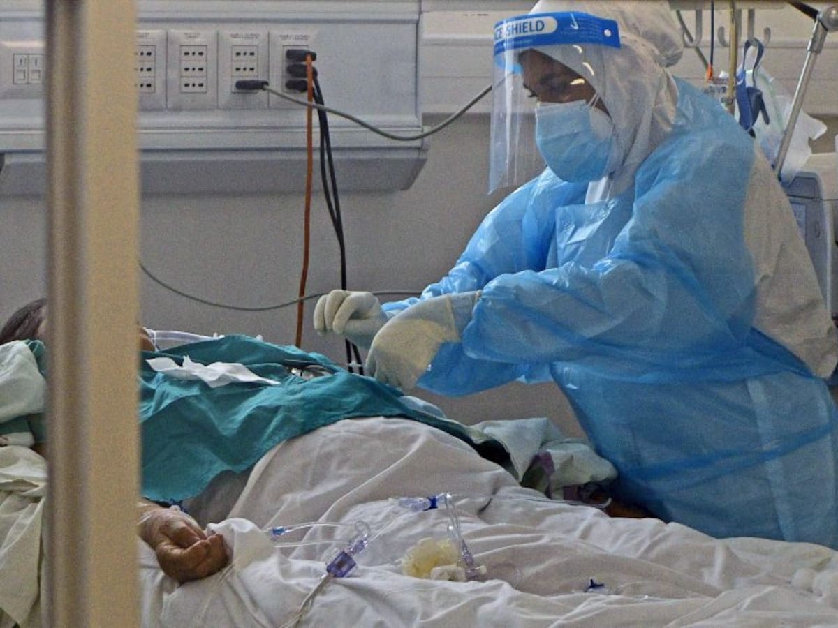 La pandemia no ha terminado: expertos ven con preocupación alza de ocupación de camas UCI