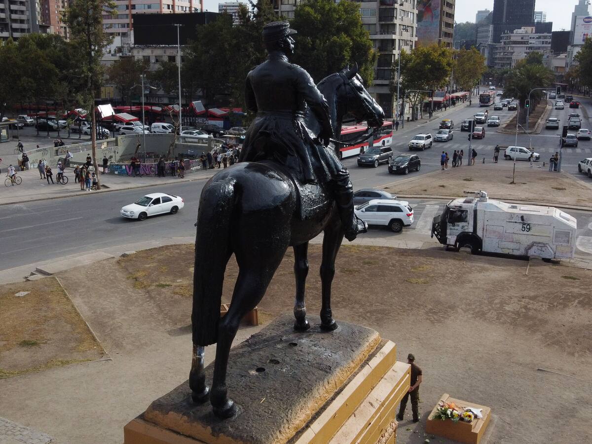 Consejo de Monumentos Nacionales autoriza reinstalar estatua ecuestre del Gral. Baquedano en Plaza Baquedano