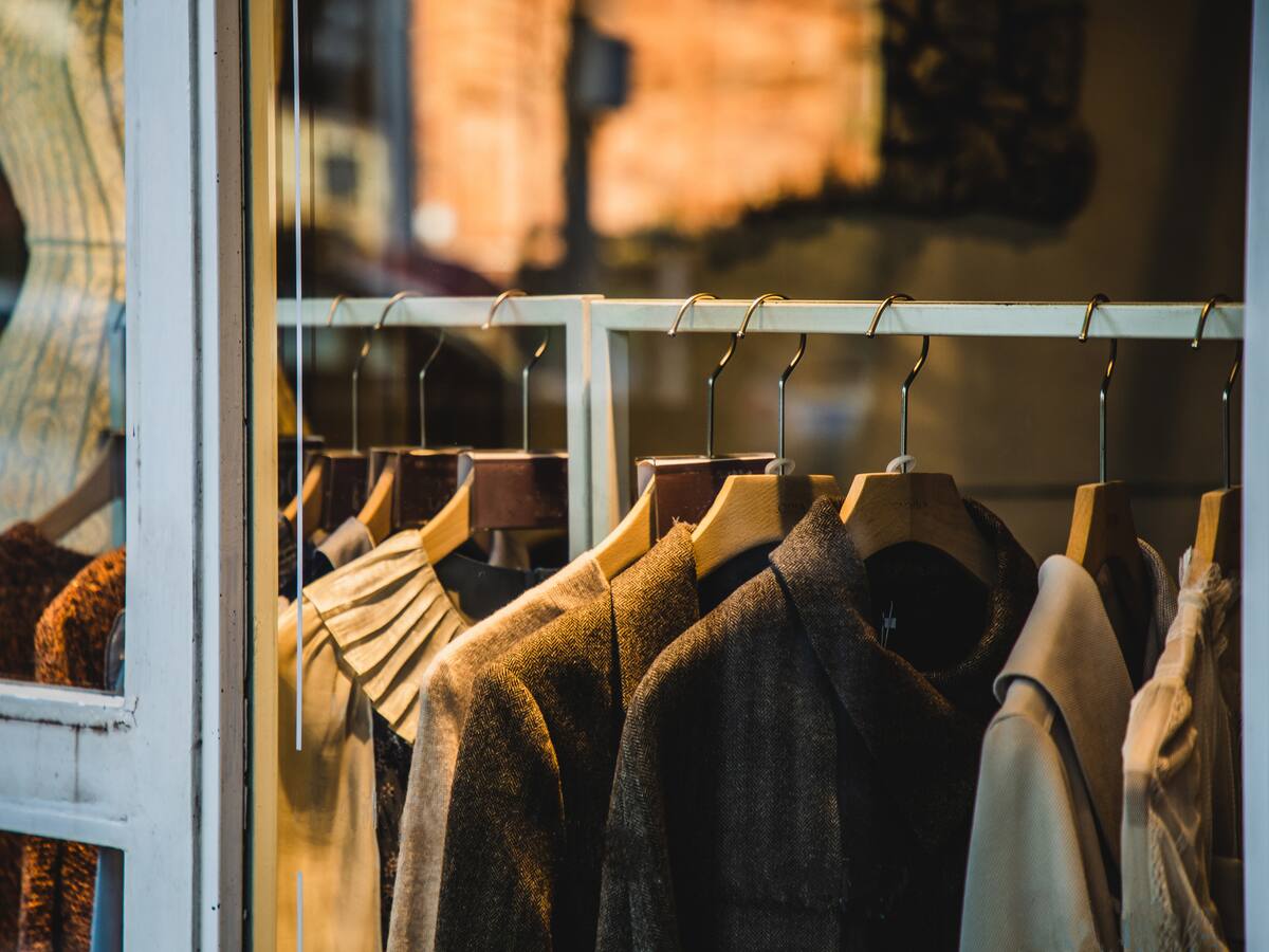 Hasta 70% de descuento: tienda de abrigos de lujo confirma cierre definitivo