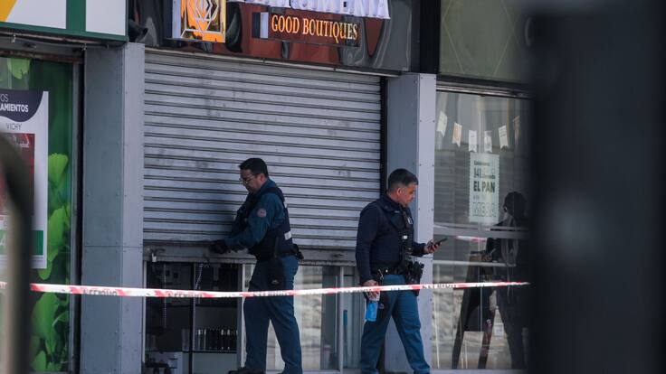 Con disparos y golpeando a un guardia: sujetos roban perfumería en Metro Vespucio Norte en Recoleta