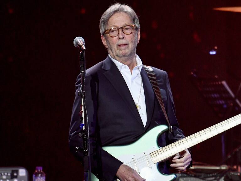 Eric Clapton se niega a tocar donde requieran prueba de vacunación