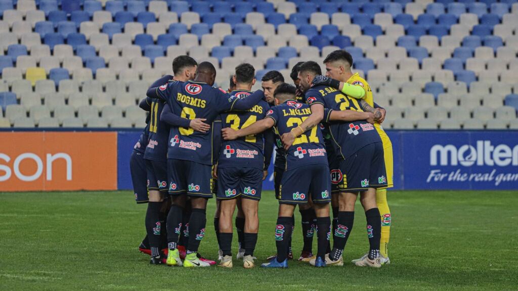 ANFP pide disculpas a la Universidad de Concepción por trofeo "reciclado": "Hubo un error en el procedimiento de entrega"